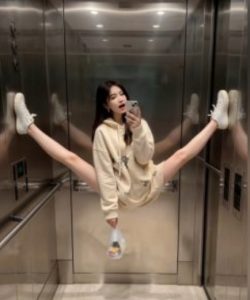 AI生成电梯一字马美女制作教程，条条流量上万，别再在外面被割韭菜了，全流程实操-遨游资源库